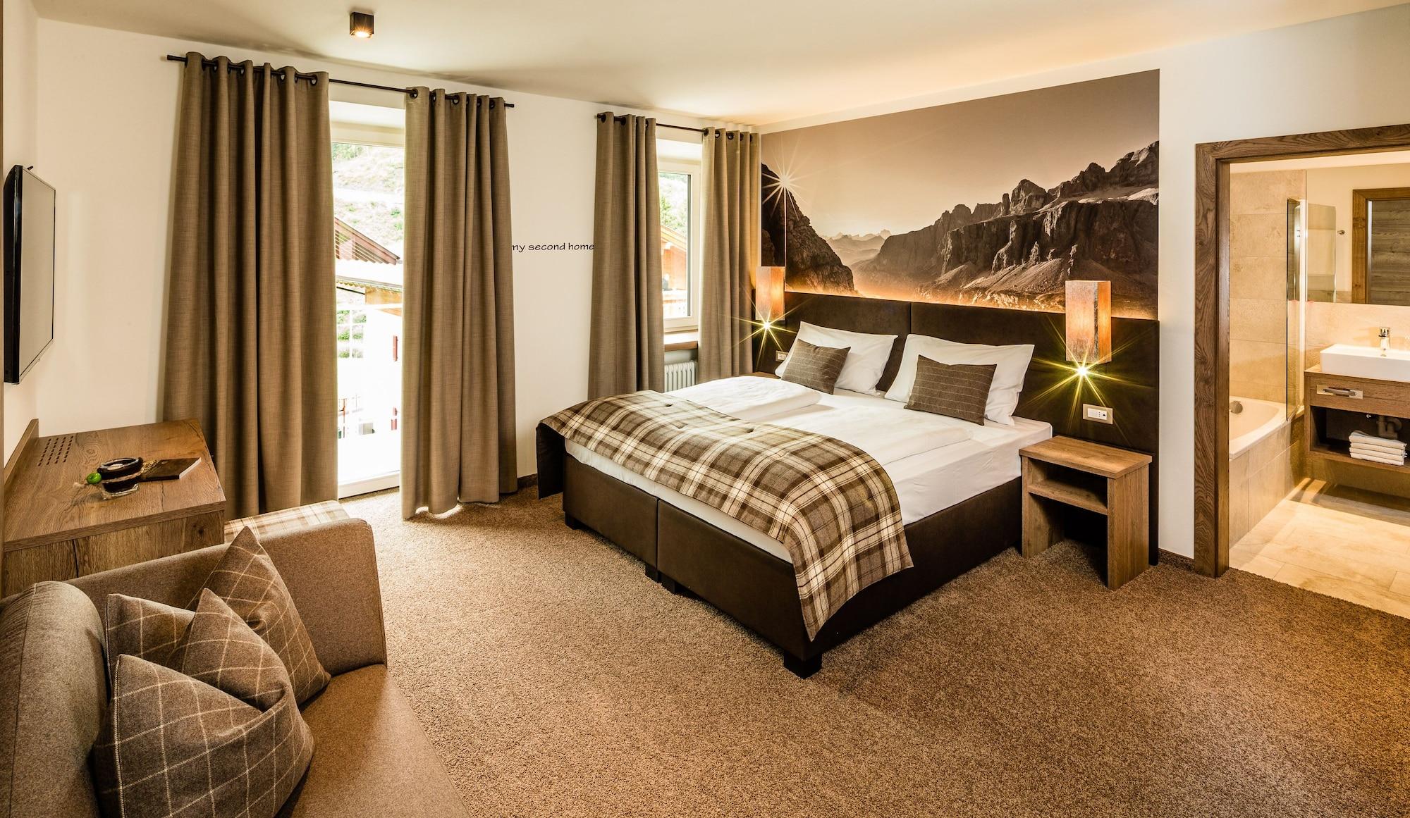Hotel Touring Dolomites Santa Cristina Val Gardena Экстерьер фото