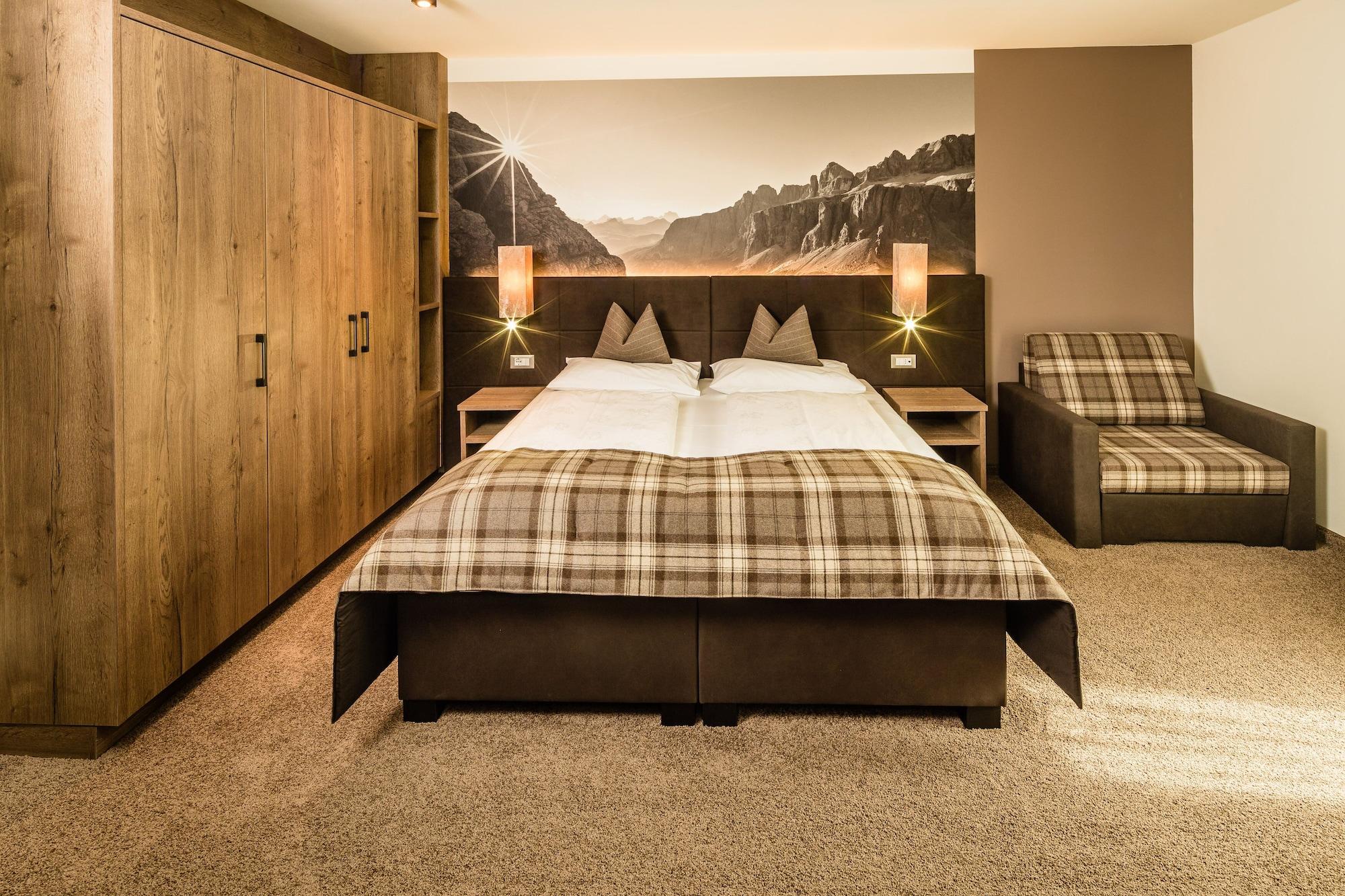 Hotel Touring Dolomites Santa Cristina Val Gardena Экстерьер фото
