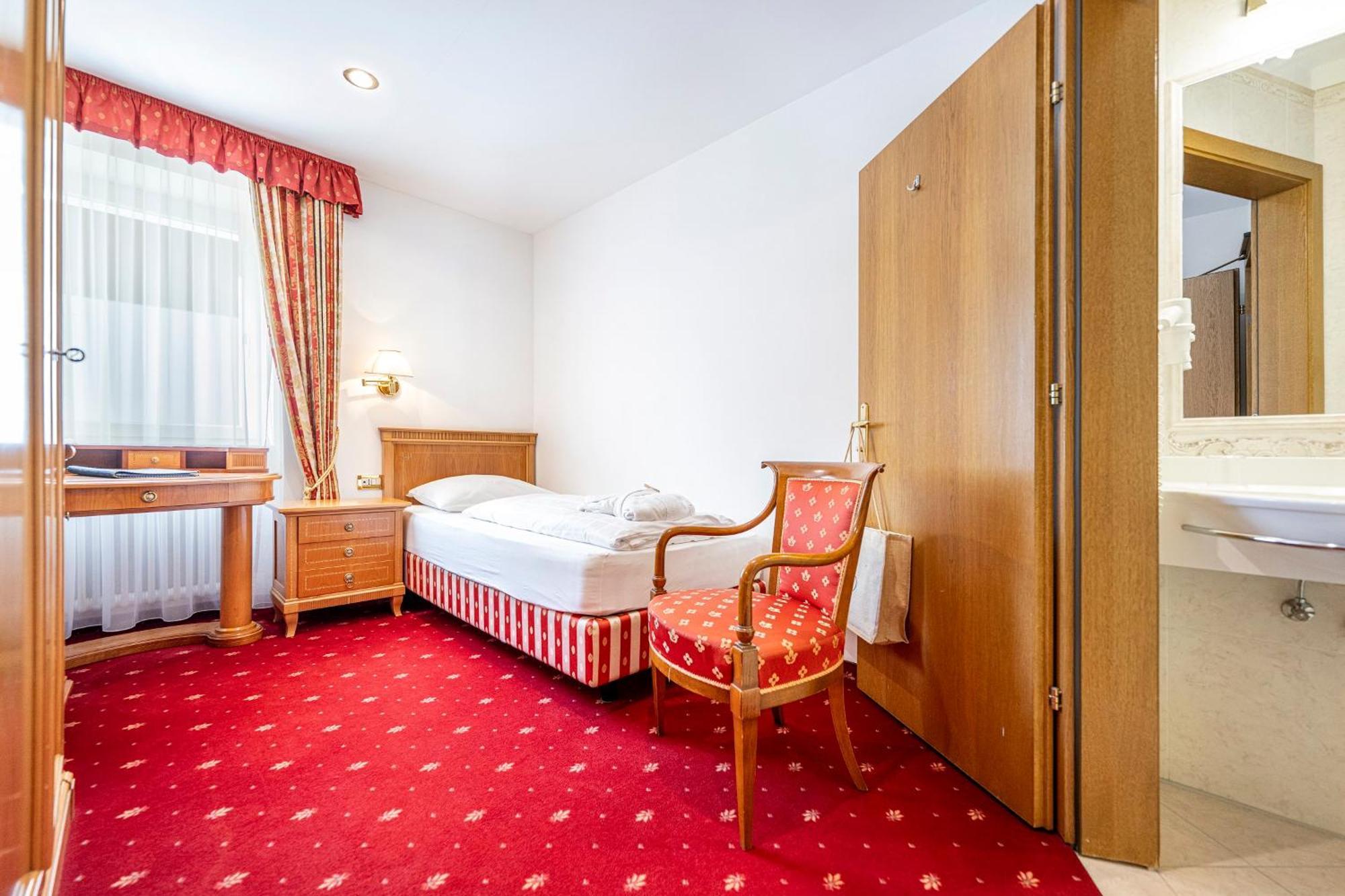 Hotel Touring Dolomites Santa Cristina Val Gardena Номер фото