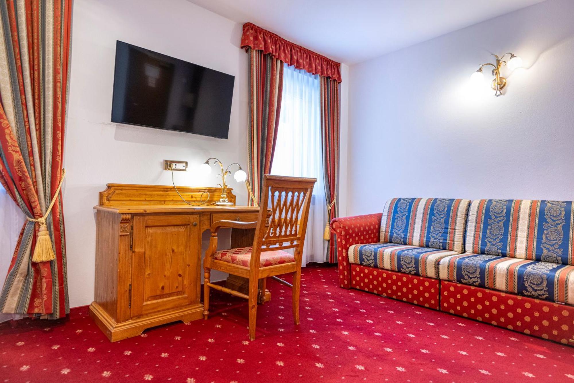 Hotel Touring Dolomites Santa Cristina Val Gardena Экстерьер фото
