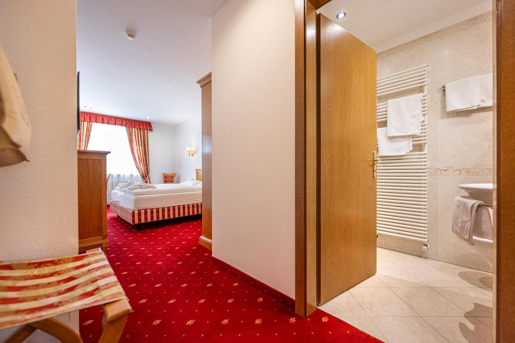 Hotel Touring Dolomites Santa Cristina Val Gardena Экстерьер фото