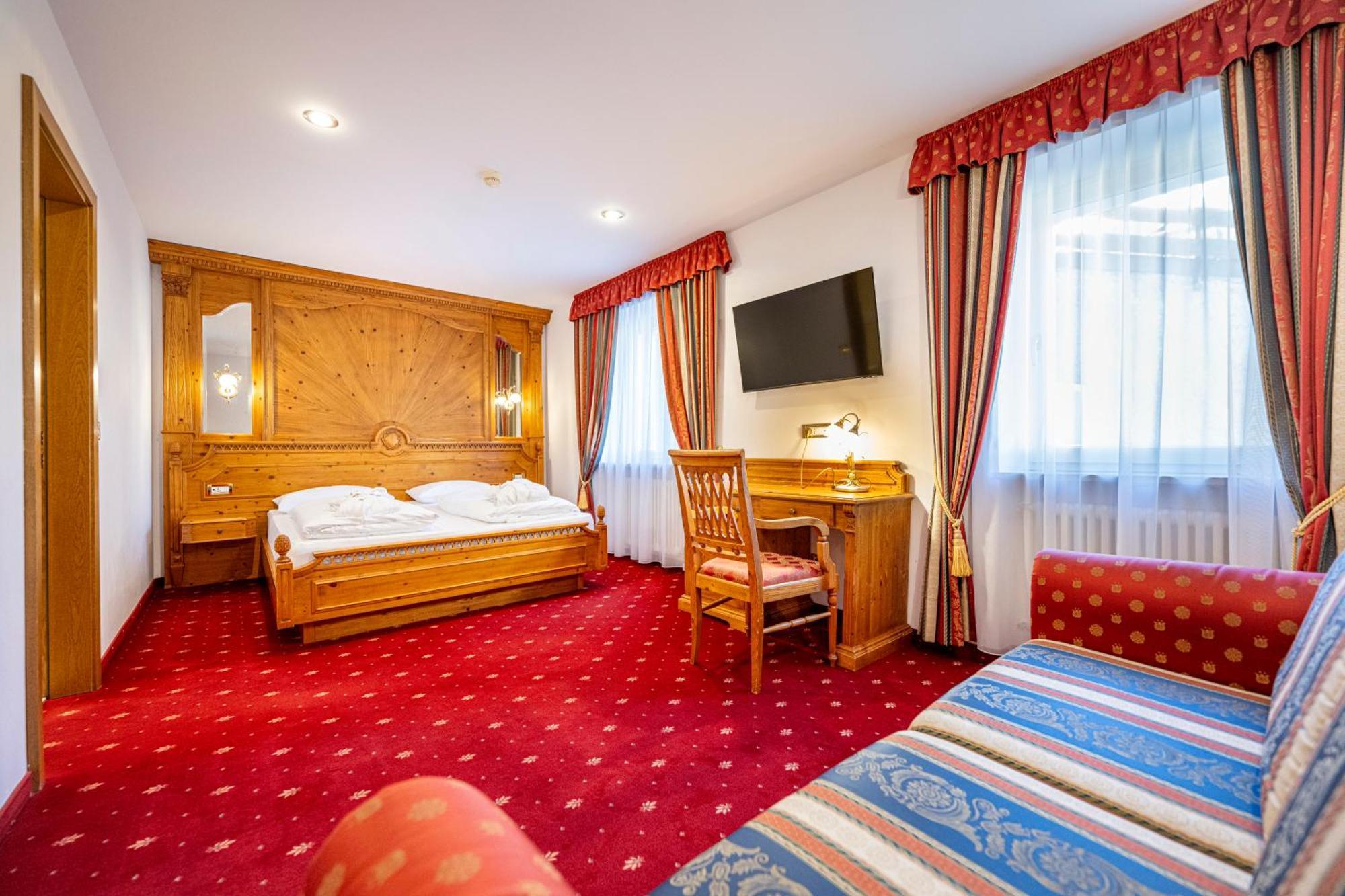 Hotel Touring Dolomites Santa Cristina Val Gardena Экстерьер фото