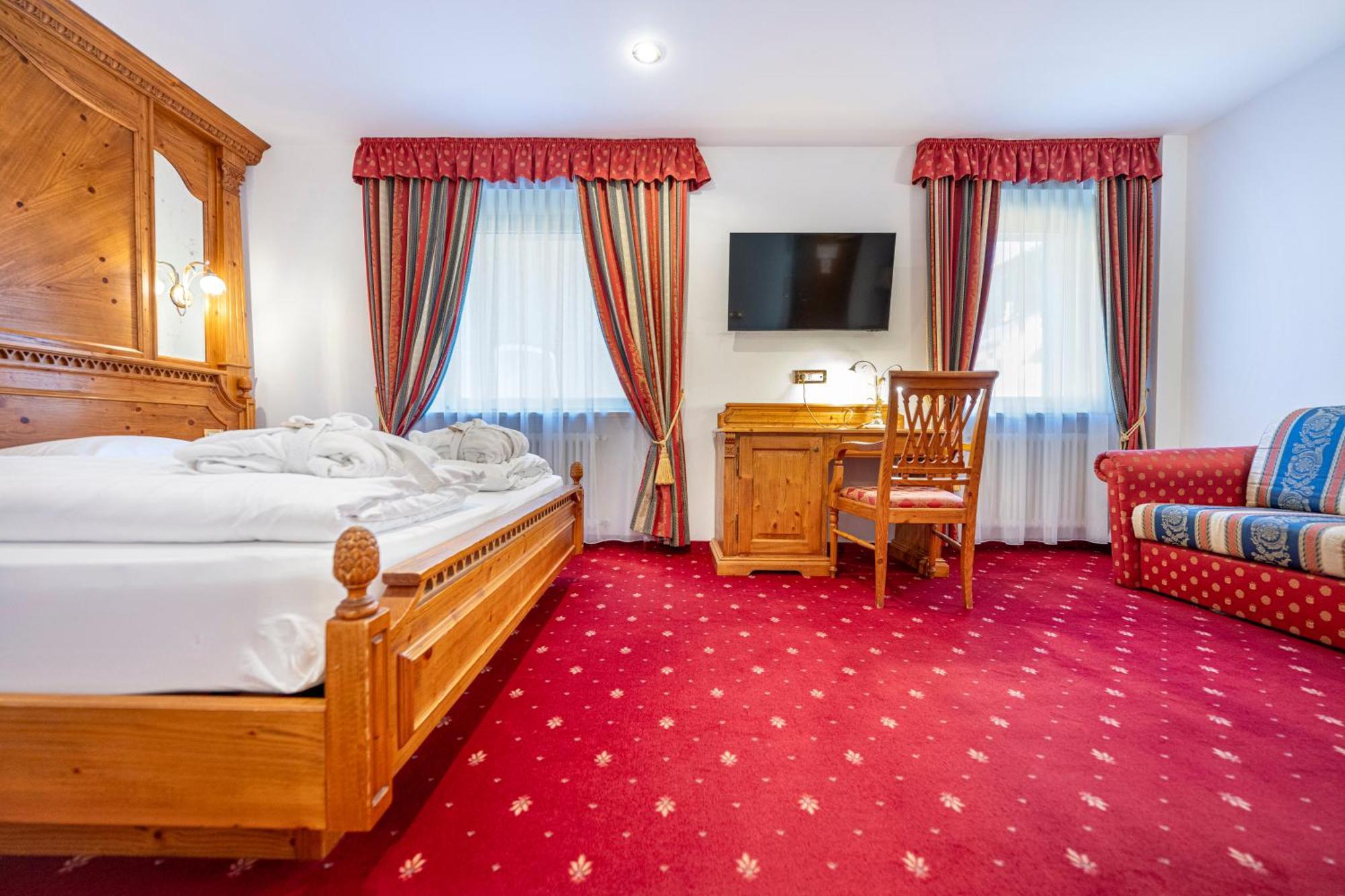Hotel Touring Dolomites Santa Cristina Val Gardena Экстерьер фото